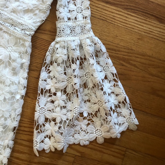 Floral lace sundress with bell sleeves - Picture 3 of 6